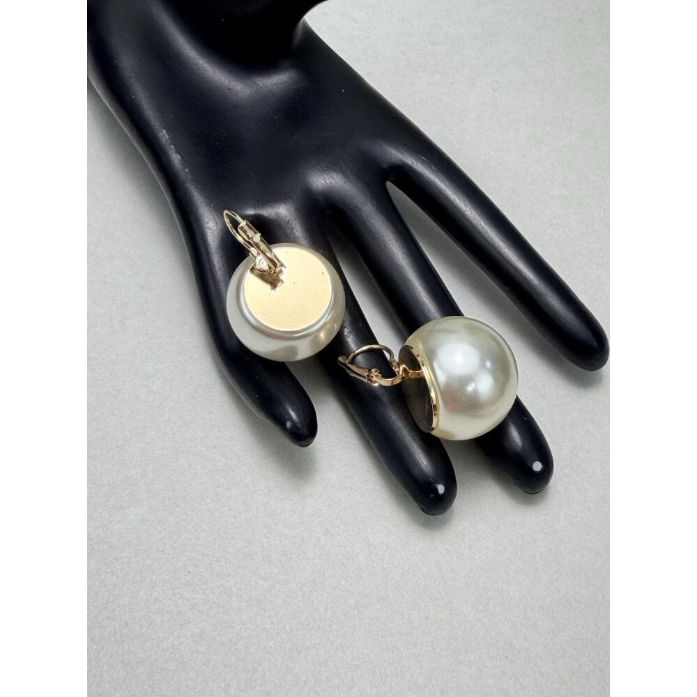 Zara Chunky Pearl Earrings Gold Tone Leverback NWOT Statement - Picture 5 of 6